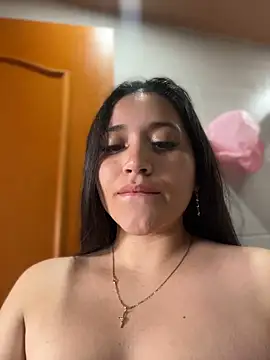 Snapshot of Veronica_Wins_ chatting on May 2026 06:37:02 PM Veronica Wins online show from May 2026 06:37:02 PM
