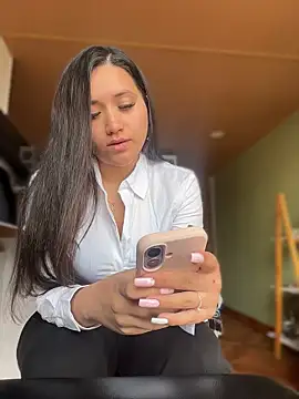 Snapshot of Veronica_Wins_ chatting on May 2026 07:00:02 PM Veronica Wins online show from May 2026 07:00:02 PM