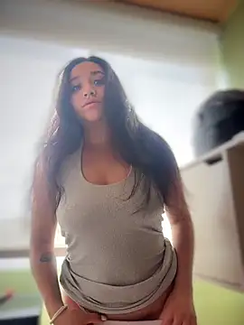 Snapshot of Veronica_Wins_ chatting on June 2026 02:39:01 PM Veronica Wins online show from June 2026 02:39:01 PM