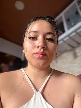 Snapshot of Veronica_Wins_ chatting on June 2026 01:50:02 PM Veronica Wins online show from June 2026 01:50:02 PM
