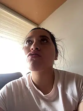 Veronica Wins  online show from February 2026 08:20:01 PM