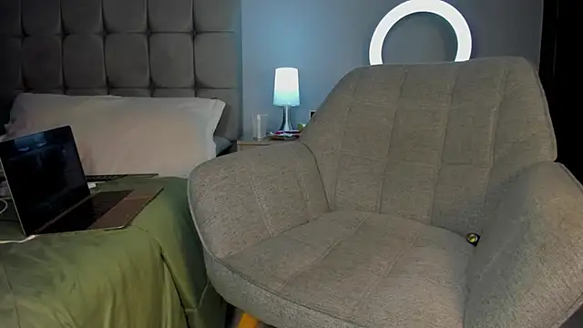 Imm paul  online show from April 2026 11:52:02 PM