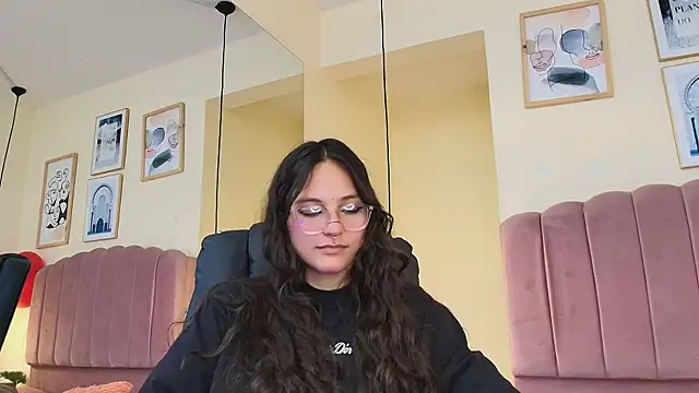 Hanabie  online show from February 2026 03:20:01 AM