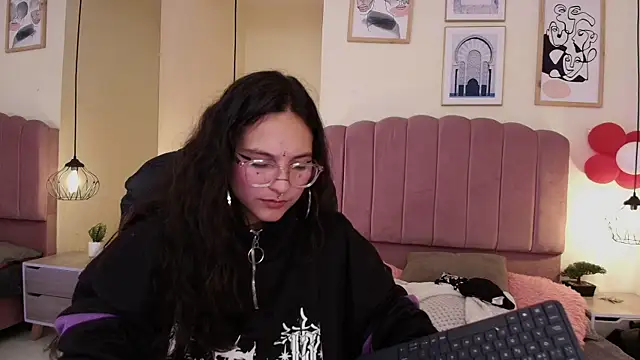 Hanabie  online show from April 2026 03:32:02 AM