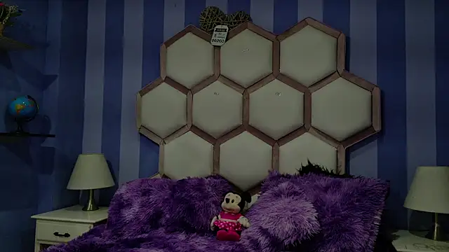 yvi taylor online show from April 2026 12:51:02 PM