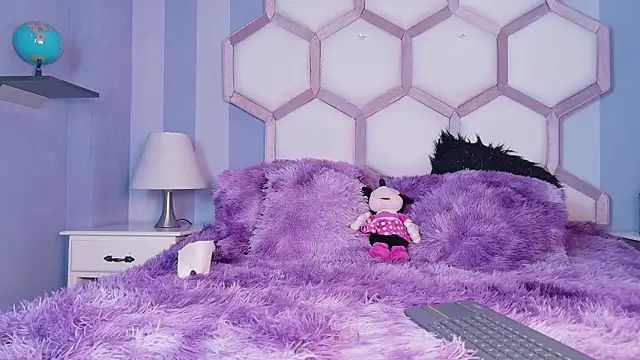 yvi taylor online show from February 2026 12:55:01 PM