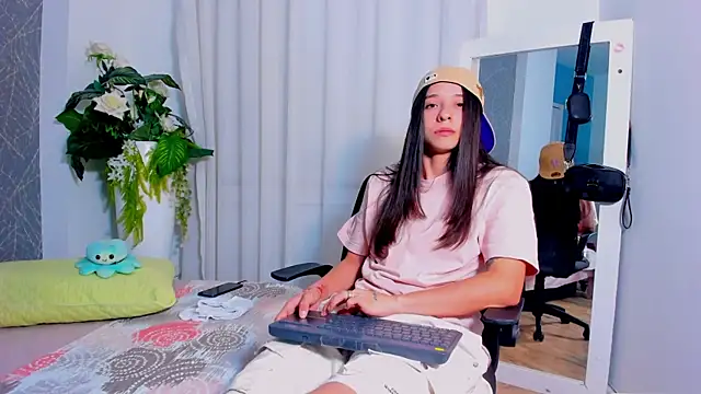 ViictoriiaSaenz online show from April 2026 04:14:01 AM