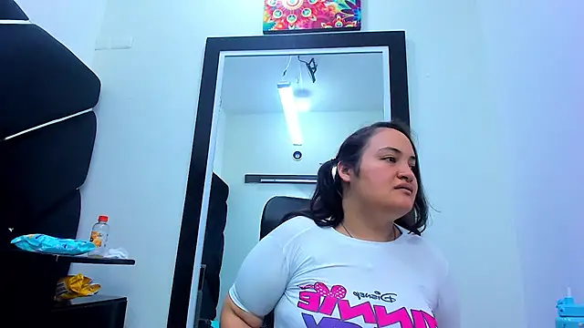 MiaRouss69 online show from May 2026 10:38:01 PM