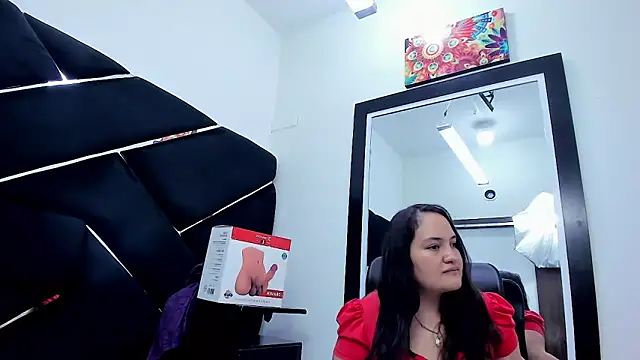 MiaRouss69 online show from May 2026 11:24:01 PM