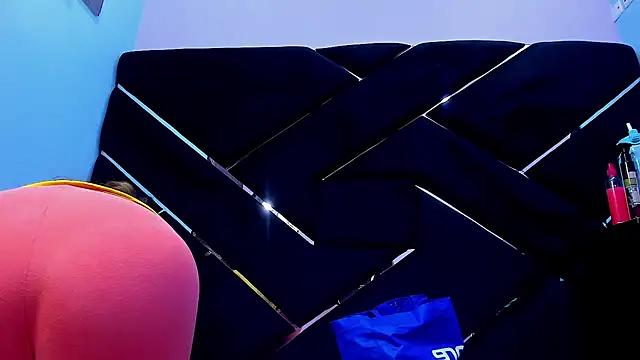 MiaRouss69 online show from May 2026 10:19:01 AM