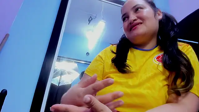 MiaRouss69 online show from April 2026 09:45:01 AM