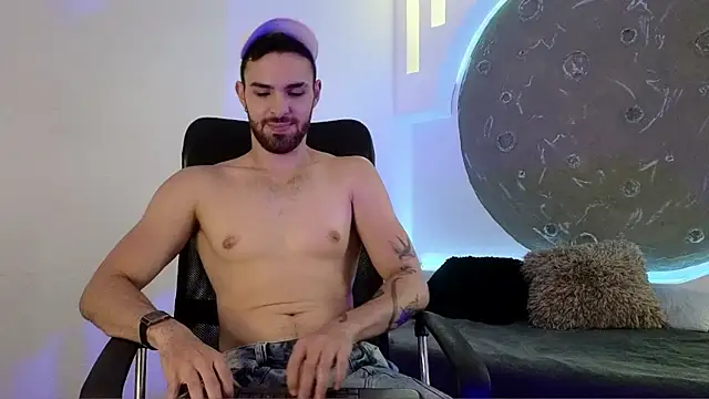 Snapshot of Apolo_lux1 chatting on February 2026 08:30:02 PM Apolo lux1 online show from February 2026 08:30:02 PM