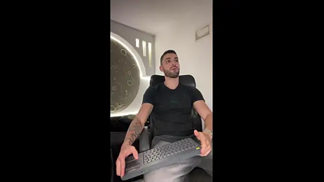 Snapshot of Apolo_lux1 chatting on May 2026 08:06:02 PM Apolo lux1 online show from May 2026 08:06:02 PM