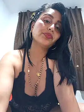 LunaRouuse  online show from May 2026 11:15:02 PM