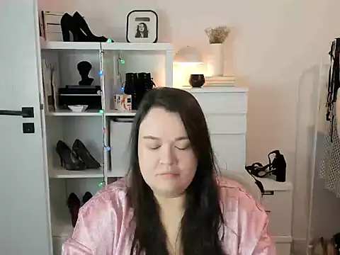 Snapshot of HollyDanceSoul chatting on March 2026 05:19:01 AM HollyDanceSoul online show from March 2026 05:19:01 AM