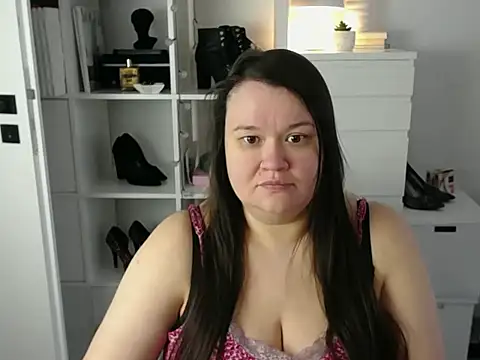 HollyDanceSoul online show from April 2026 06:18:01 AM