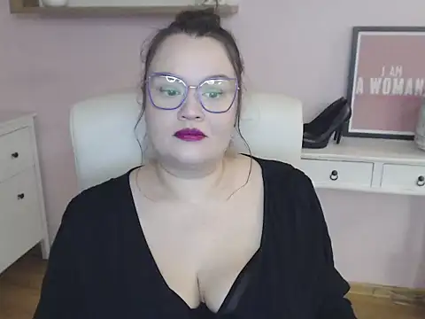 Snapshot of HollyDanceSoul chatting on January 2026 06:17:01 AM HollyDanceSoul online show from January 2026 06:17:01 AM