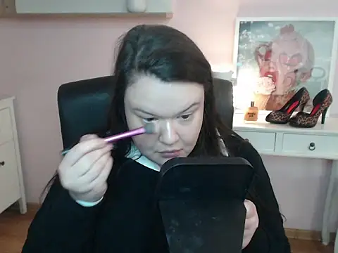 Snapshot of HollyDanceSoul chatting on February 2026 05:40:01 AM HollyDanceSoul online show from February 2026 05:40:01 AM