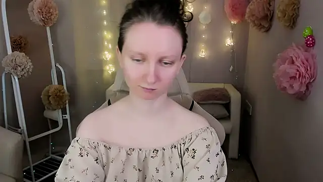 Snapshot of SunshineBlaze chatting on May 2026 05:35:01 AM SunshineBlaze online show from May 2026 05:35:01 AM