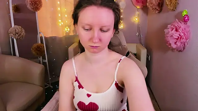 Snapshot of SunshineBlaze chatting on April 2026 05:25:02 AM SunshineBlaze online show from April 2026 05:25:02 AM