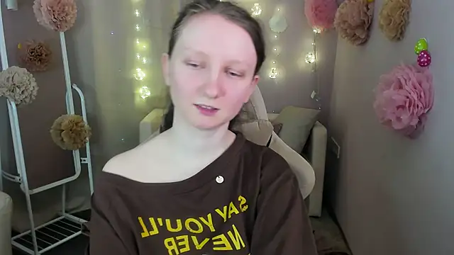 Snapshot of SunshineBlaze chatting on May 2026 05:28:02 AM SunshineBlaze online show from May 2026 05:28:02 AM