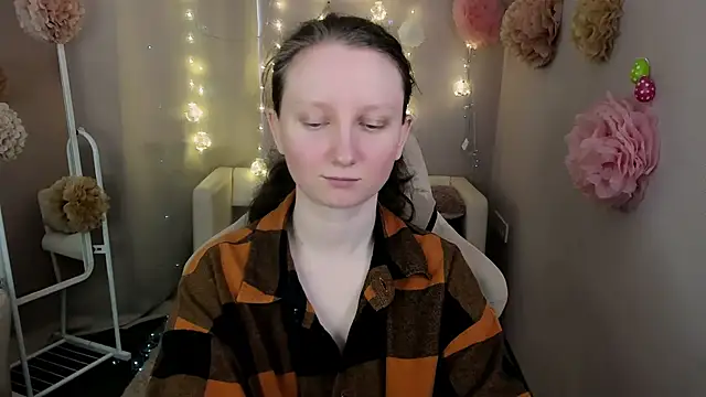 Snapshot of SunshineBlaze chatting on May 2026 05:26:01 AM SunshineBlaze online show from May 2026 05:26:01 AM