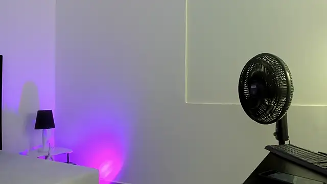 Naugthy Sara online show from April 2026 07:19:01 PM