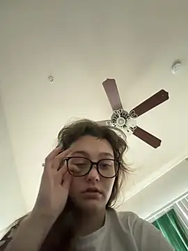 julia4thewin online show from April 2026 09:17:02 PM