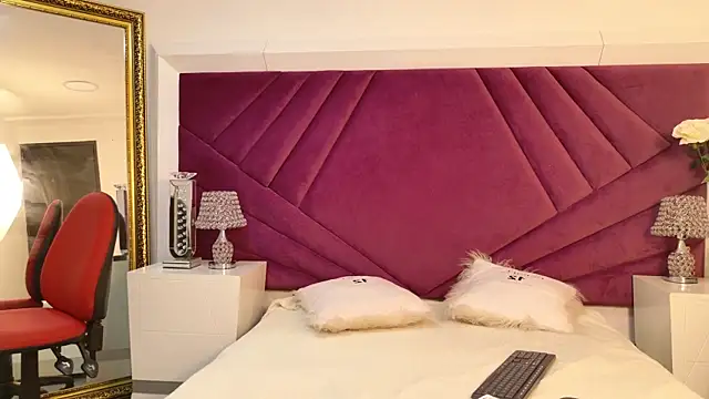 MiahSantini online show from January 2026 12:45:02 PM