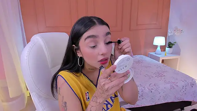 Snapshot of Abriil_cutee chatting on May 2026 01:59:02 PM Abriil cutee online show from May 2026 01:59:02 PM