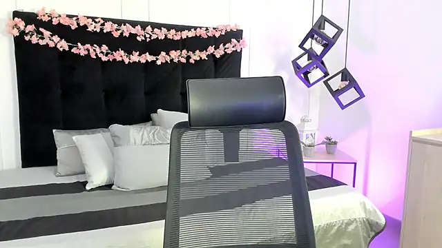 Abriil cutee online show from April 2026 02:01:01 PM