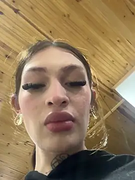lizz lunna online show from May 2026 03:21:01 AM