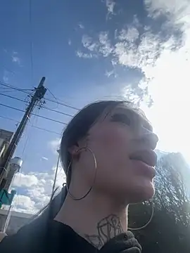 lizz lunna online show from April 2026 08:22:02 PM