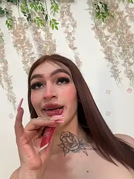 lizz lunna online show from May 2026 09:00:02 PM
