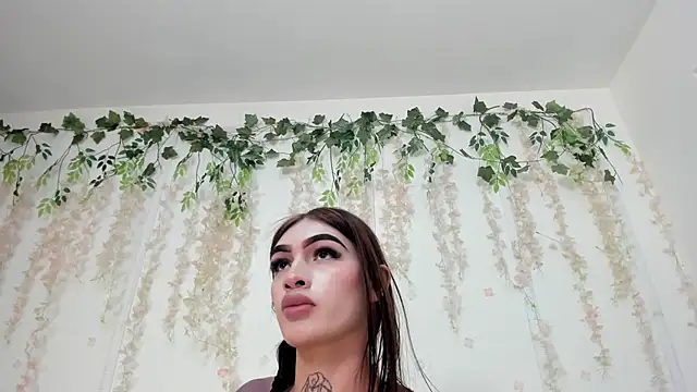 lizz lunna online show from June 2026 09:16:01 PM