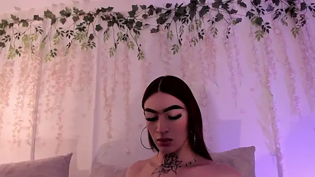 lizz lunna online show from March 2026 09:00:01 PM