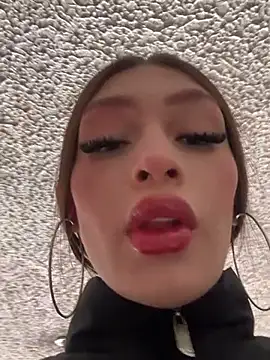 lizz lunna online show from May 2026 06:11:02 PM