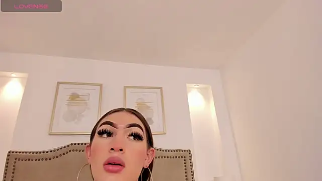 lizz lunna online show from February 2026 08:41:01 PM