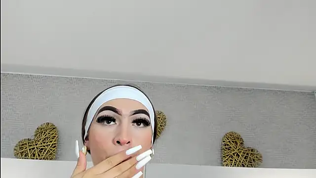 lizz lunna online show from February 2026 08:41:01 PM