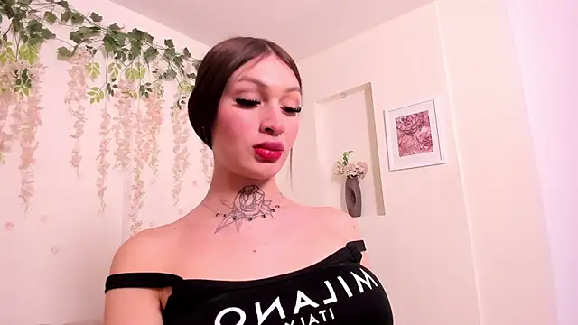 lizz lunna online show from March 2026 09:28:01 PM