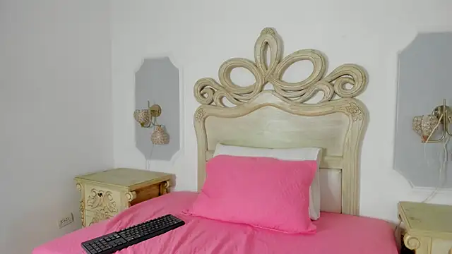 paulina lux online show from March 2026 07:45:02 PM