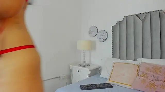 paulina lux online show from March 2026 01:59:01 PM