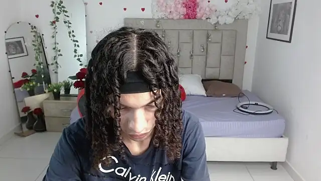 Snapshot of Axel_fox77 chatting on June 2026 01:39:01 AM Axel fox77 online show from June 2026 01:39:01 AM