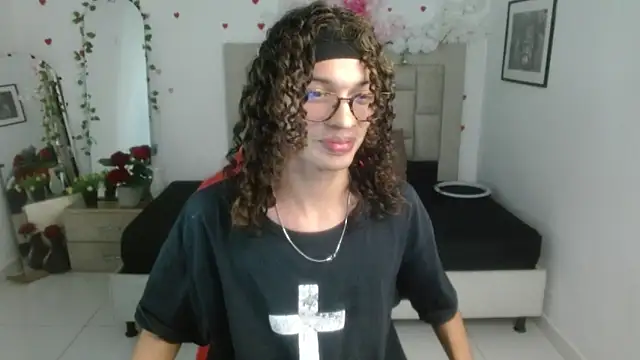 Snapshot of Axel_fox77 chatting on June 2026 01:22:01 AM Axel fox77 online show from June 2026 01:22:01 AM