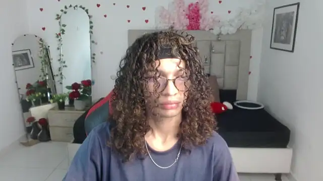 Snapshot of Axel_fox77 chatting on June 2026 01:50:02 AM Axel fox77 online show from June 2026 01:50:02 AM