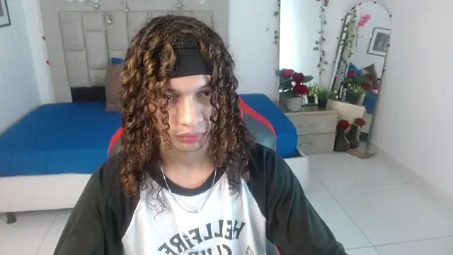 Snapshot of Axel_fox77 chatting on June 2026 12:48:02 AM Axel fox77 online show from June 2026 12:48:02 AM