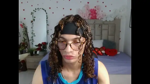Snapshot of Axel_fox77 chatting on June 2026 12:44:02 AM Axel fox77 online show from June 2026 12:44:02 AM