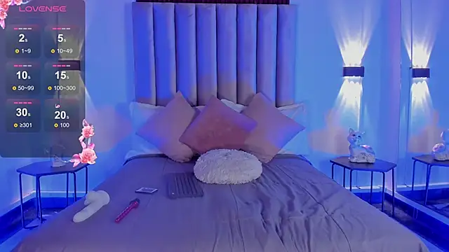 Isis Moon online show from April 2026 06:21:01 PM