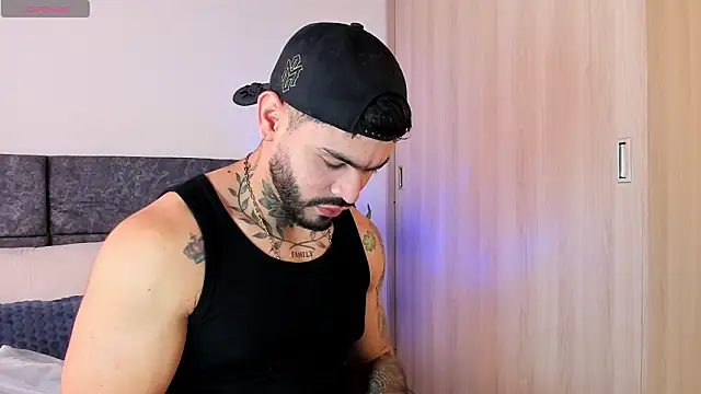 thiago ferrari  online show from February 2026 09:15:01 PM