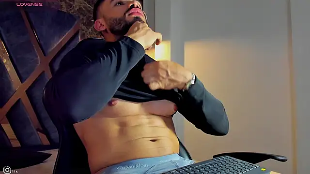 thiago ferrari  online show from April 2026 04:08:02 AM